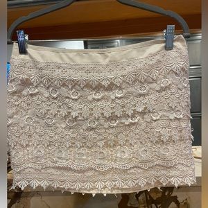 “San Souci” Beige women’s mini skirt pre-owned Size: M in good condition